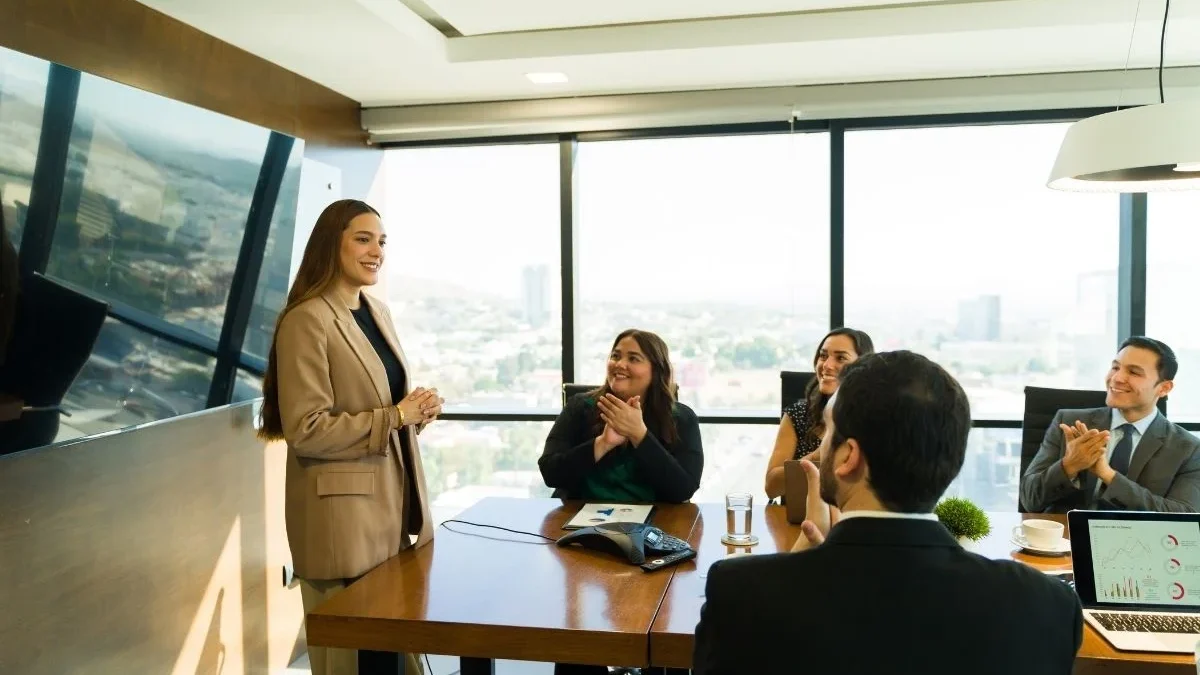 Pitch Decks für Entscheider: Warum Klarheit wichtiger ist als Storytelling